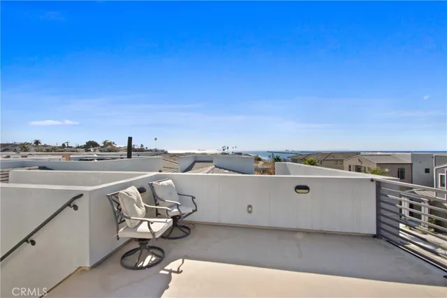 $4,299,900 | 208 Ocean Place, Seal Beach, CA 90740