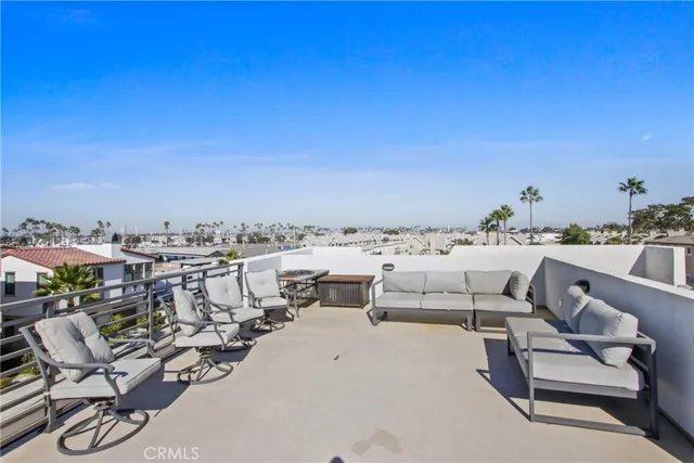 $4,299,900 | 208 Ocean Place, Seal Beach, CA 90740