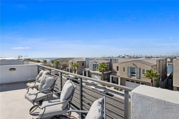 $3,999,900 | 208 Ocean Place, Seal Beach, CA 90740