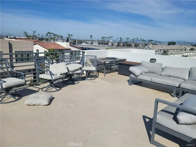 $4,299,900 | 208 Ocean Place, Seal Beach, CA 90740