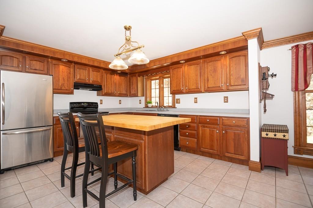 8 Old Stafford Road Holland, MA 01521 - Photo 8 of 38