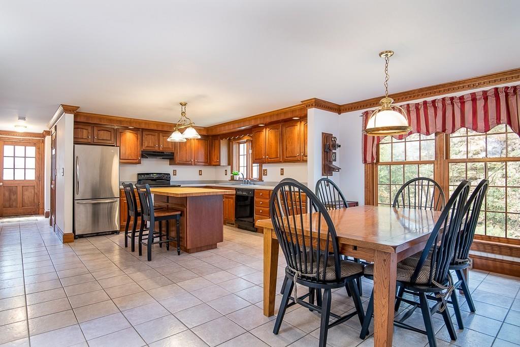 8 Old Stafford Road Holland, MA 01521 - Photo 9 of 38