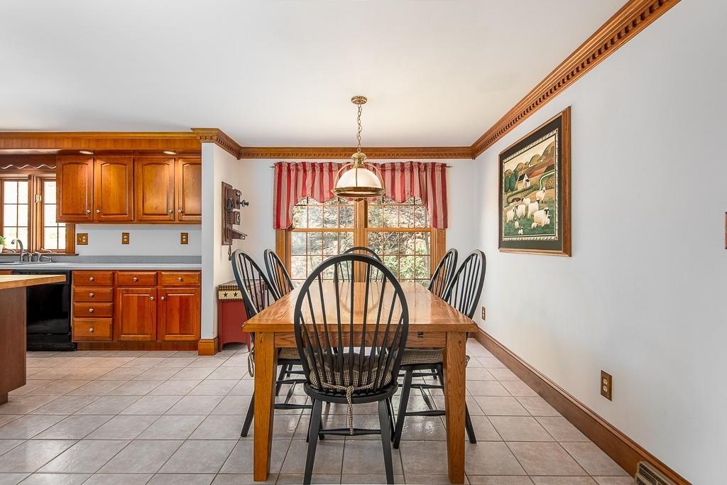 8 Old Stafford Road Holland, MA 01521 - Photo 10 of 38