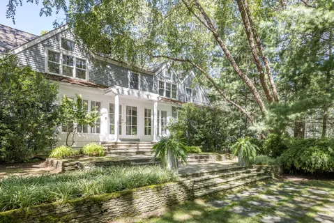 $2,950,000 | 6 Old Orchard Lane, East Hampton, NY 11937
