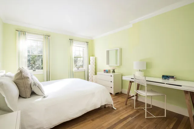 $2,950,000 | 6 Old Orchard Lane, East Hampton, NY 11937