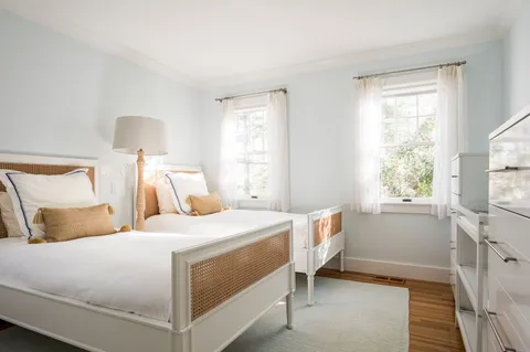 $2,950,000 | 6 Old Orchard Lane, East Hampton, NY 11937