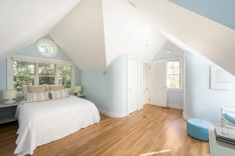 $2,950,000 | 6 Old Orchard Lane, East Hampton, NY 11937