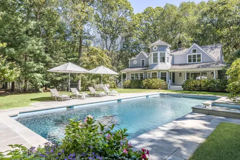 $2,950,000 | 6 Old Orchard Lane, East Hampton, NY 11937