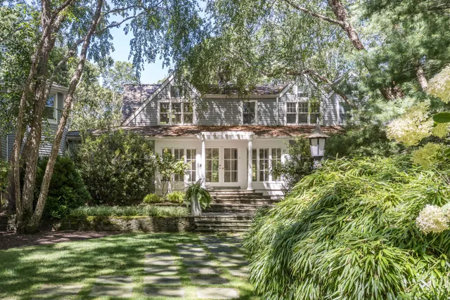 $2,950,000 | 6 Old Orchard Lane, East Hampton, NY 11937