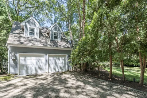 $2,950,000 | 6 Old Orchard Lane, East Hampton, NY 11937