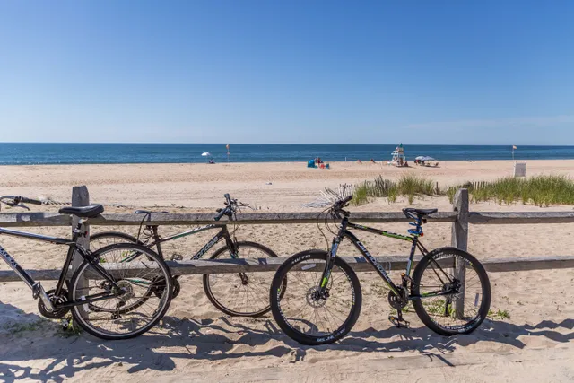 $2,950,000 | 6 Old Orchard Lane, East Hampton, NY 11937