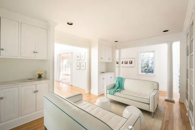 $2,950,000 | 6 Old Orchard Lane, East Hampton, NY 11937