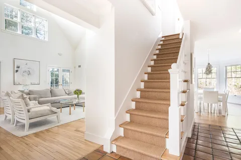 $2,950,000 | 6 Old Orchard Lane, East Hampton, NY 11937