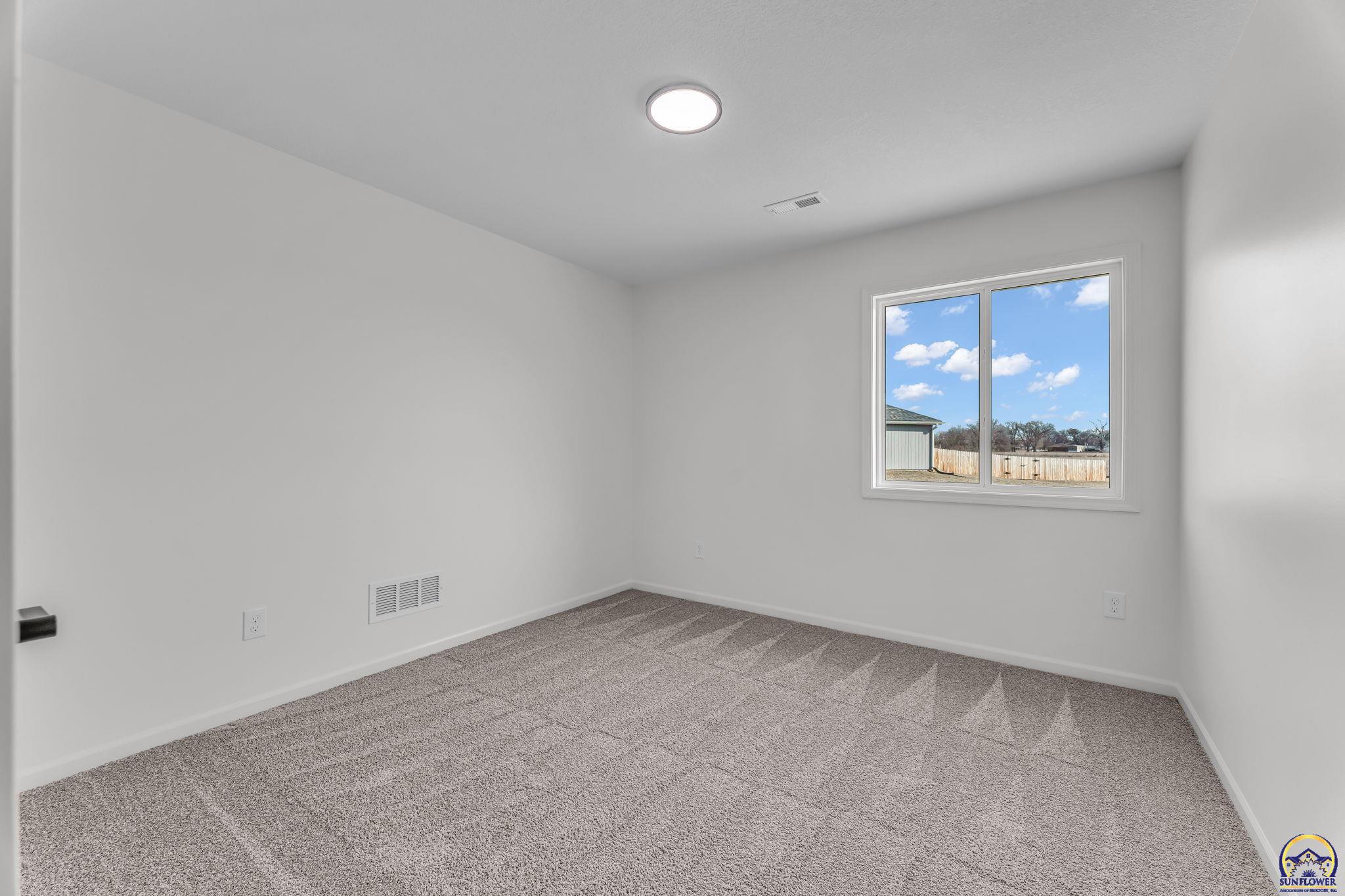 1925 Northwest Vail Court Topeka, KS 66608 - Photo 11 of 24