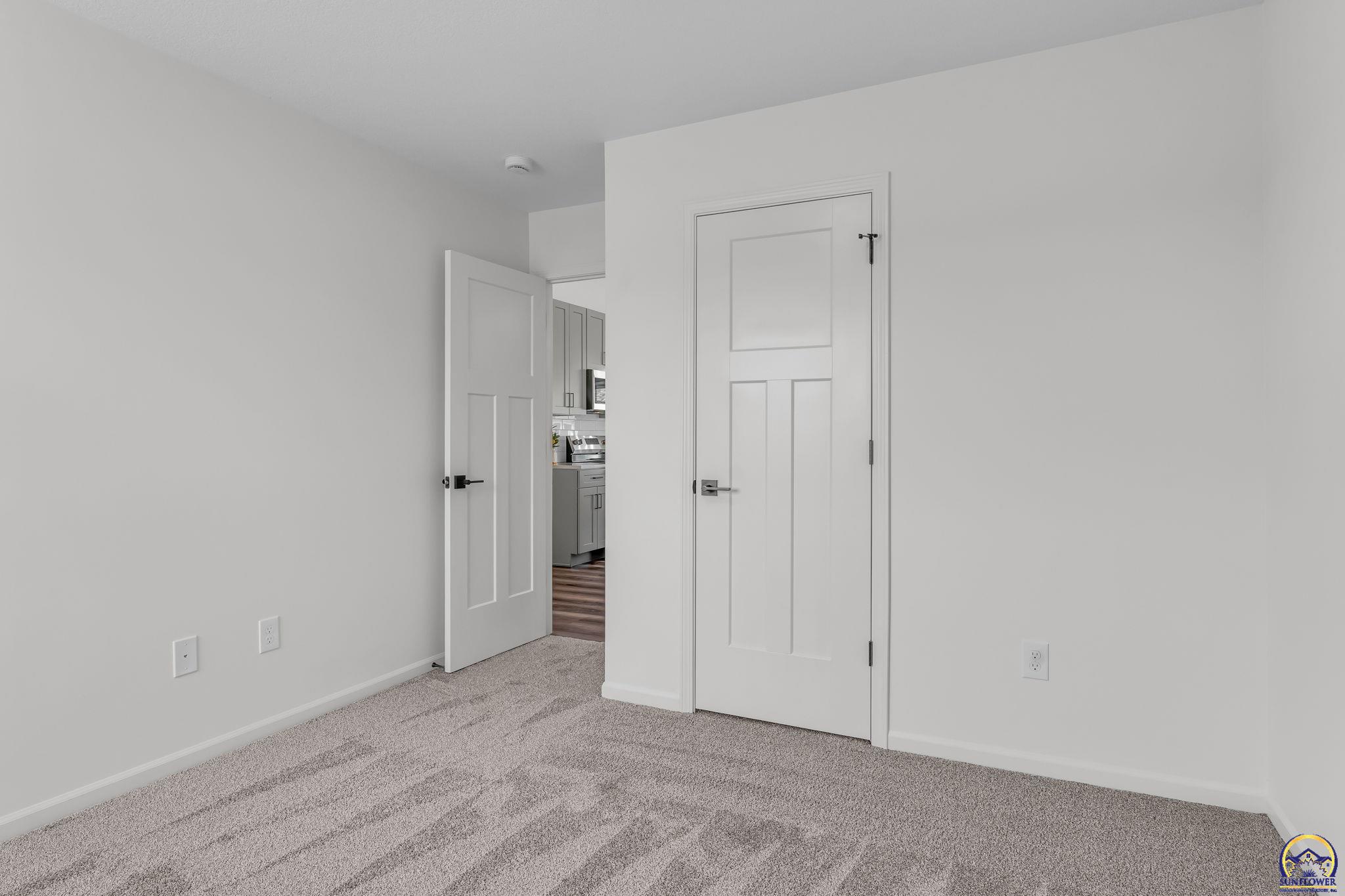 1925 Northwest Vail Court Topeka, KS 66608 - Photo 12 of 24