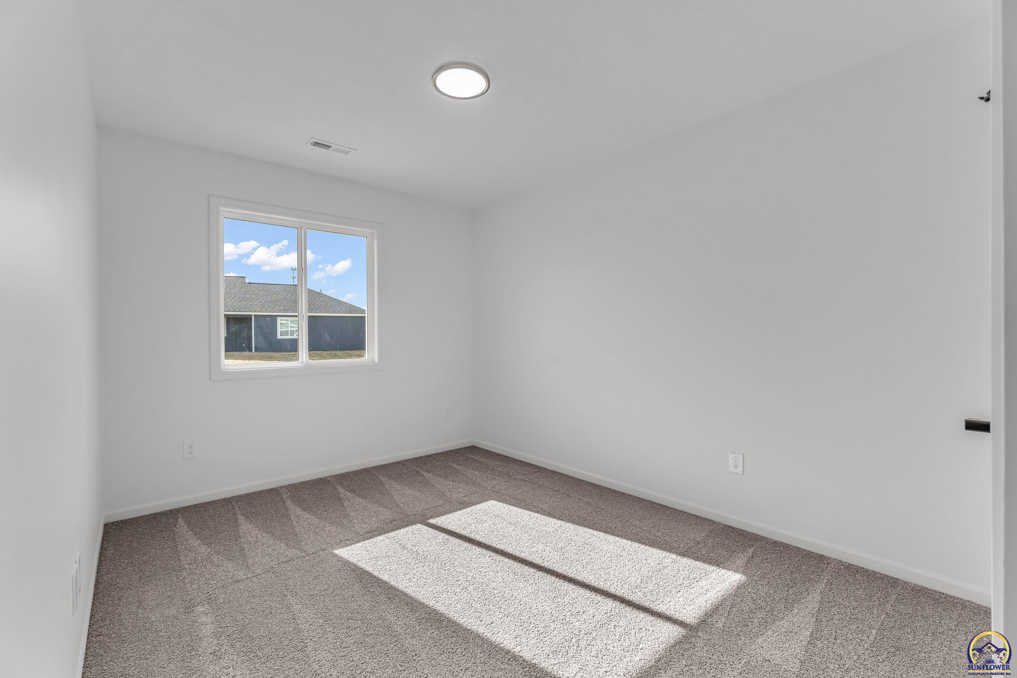 1925 Northwest Vail Court Topeka, KS 66608 - Photo 13 of 24