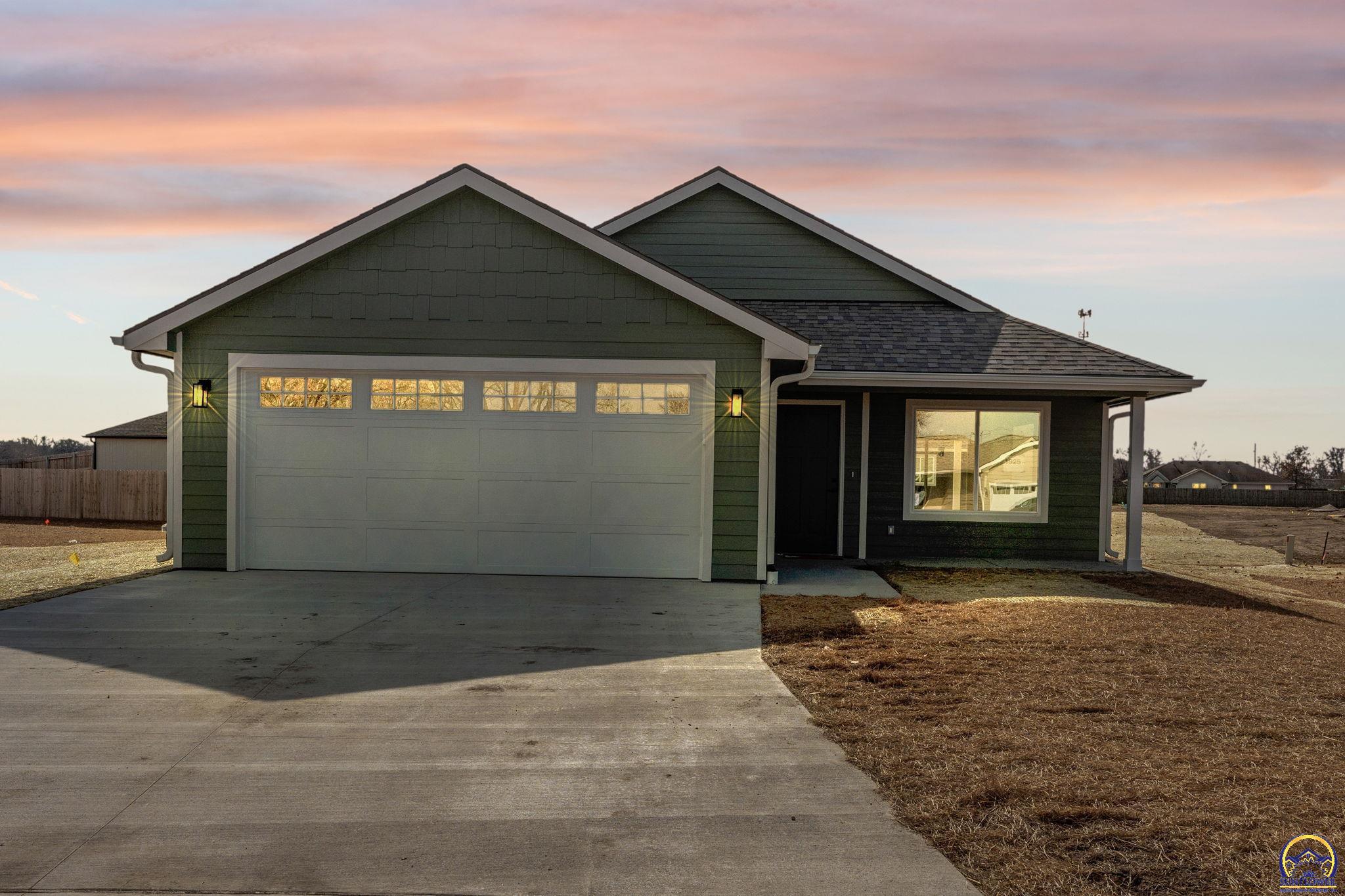 1925 Northwest Vail Court Topeka, KS 66608 - Photo 2 of 24
