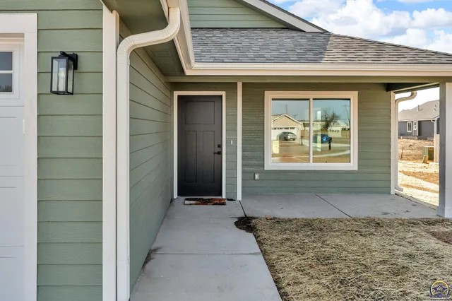 $275,000 | 1925 Northwest Vail Court, Topeka, KS 66608