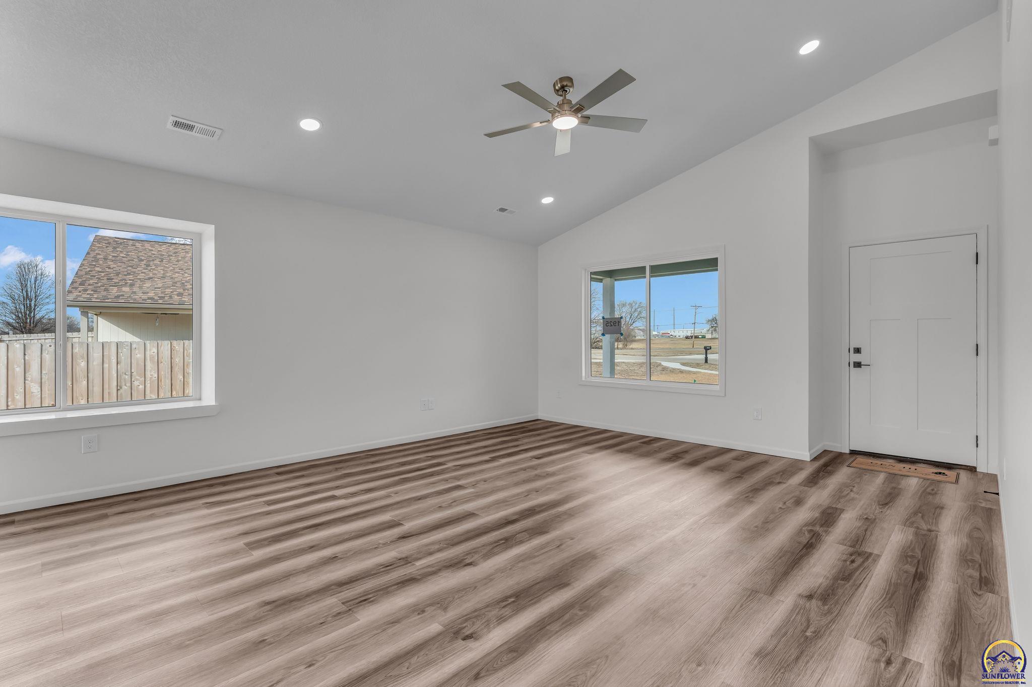 1925 Northwest Vail Court Topeka, KS 66608 - Photo 4 of 24