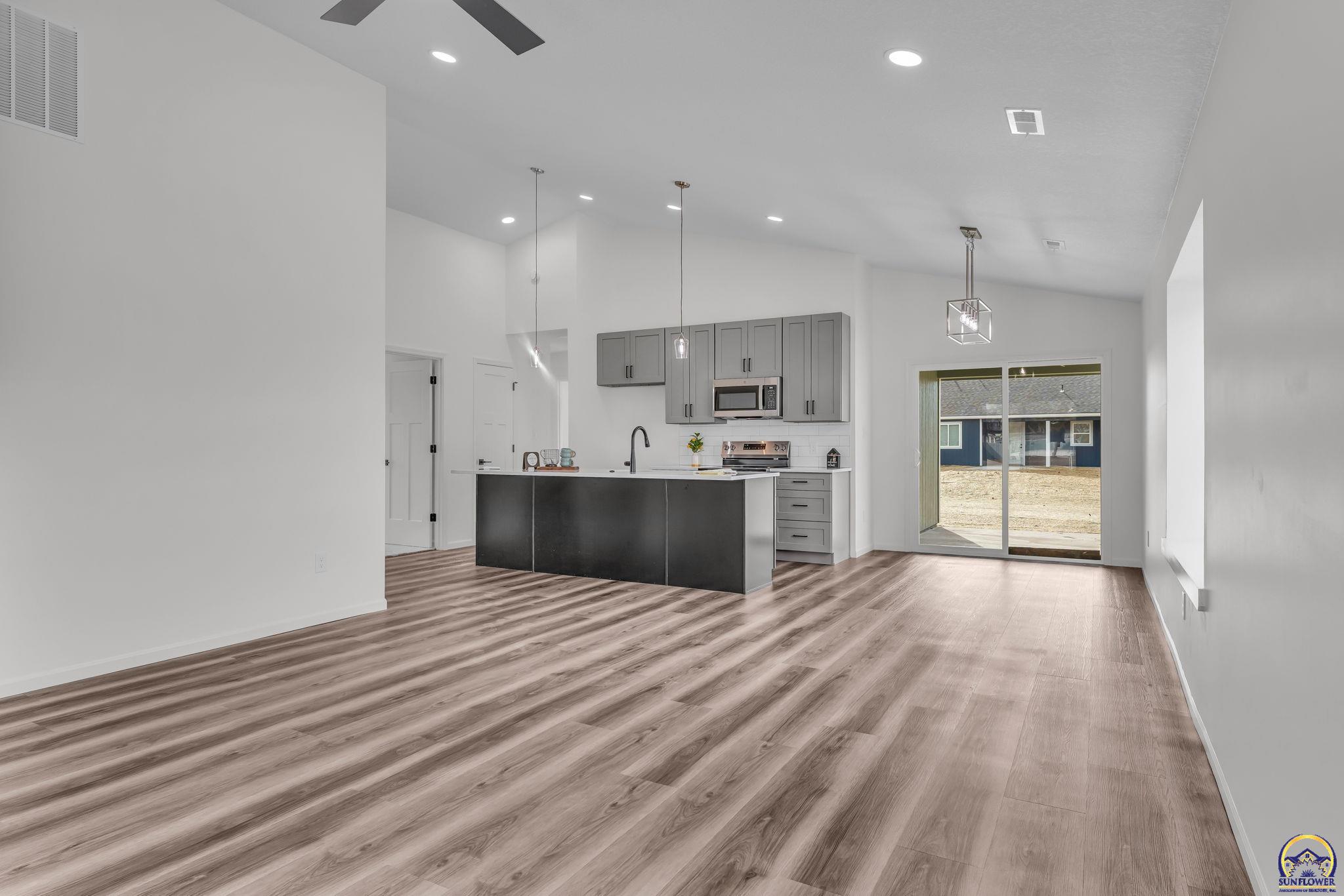 1925 Northwest Vail Court Topeka, KS 66608 - Photo 5 of 24