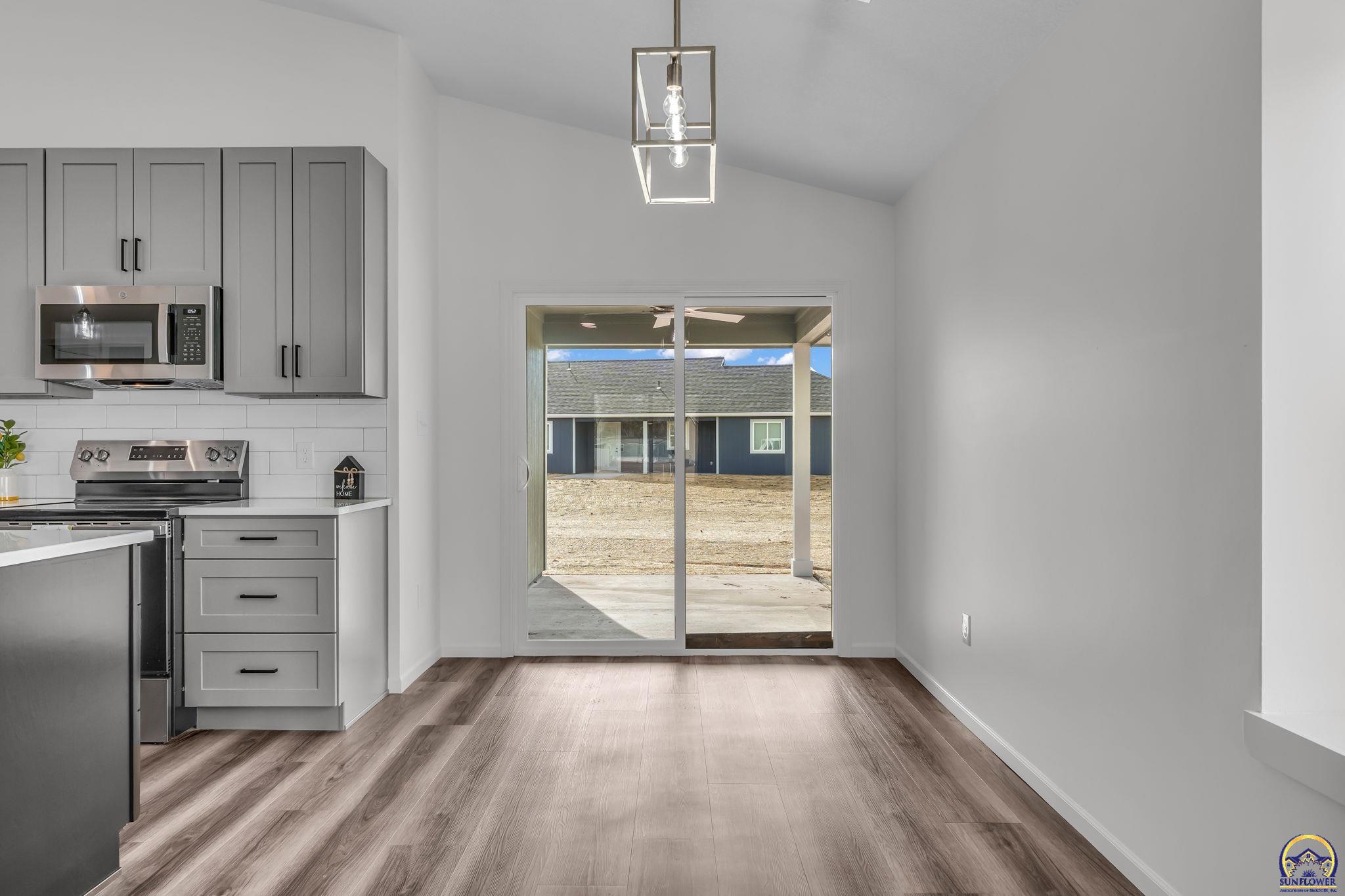 1925 Northwest Vail Court Topeka, KS 66608 - Photo 6 of 24