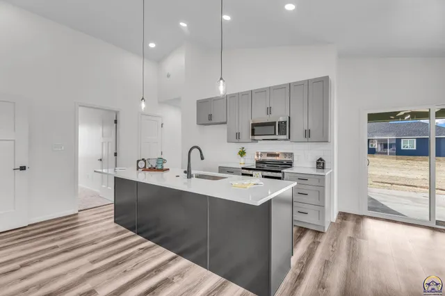 $275,000 | 1925 Northwest Vail Court, Topeka, KS 66608