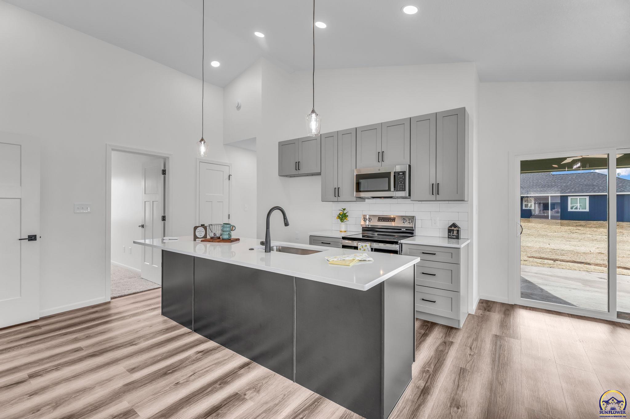 1925 Northwest Vail Court Topeka, KS 66608 - Photo 7 of 24