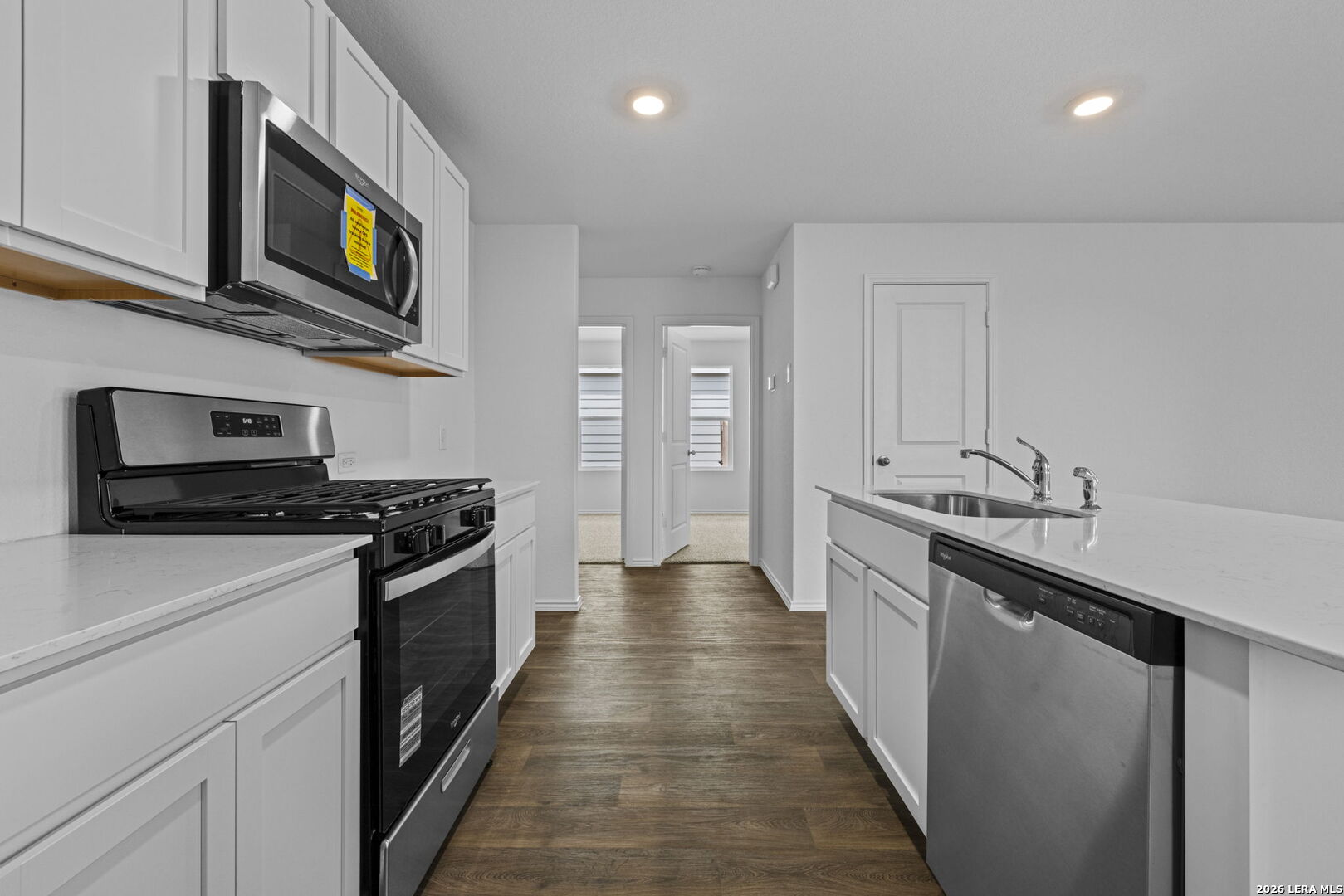 12539 Ivory Parkway Converse, TX 78109 - Photo 3 of 22