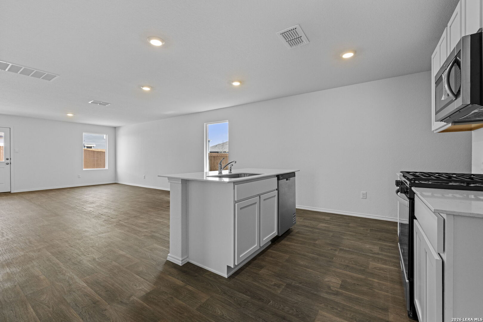 12539 Ivory Parkway Converse, TX 78109 - Photo 4 of 22