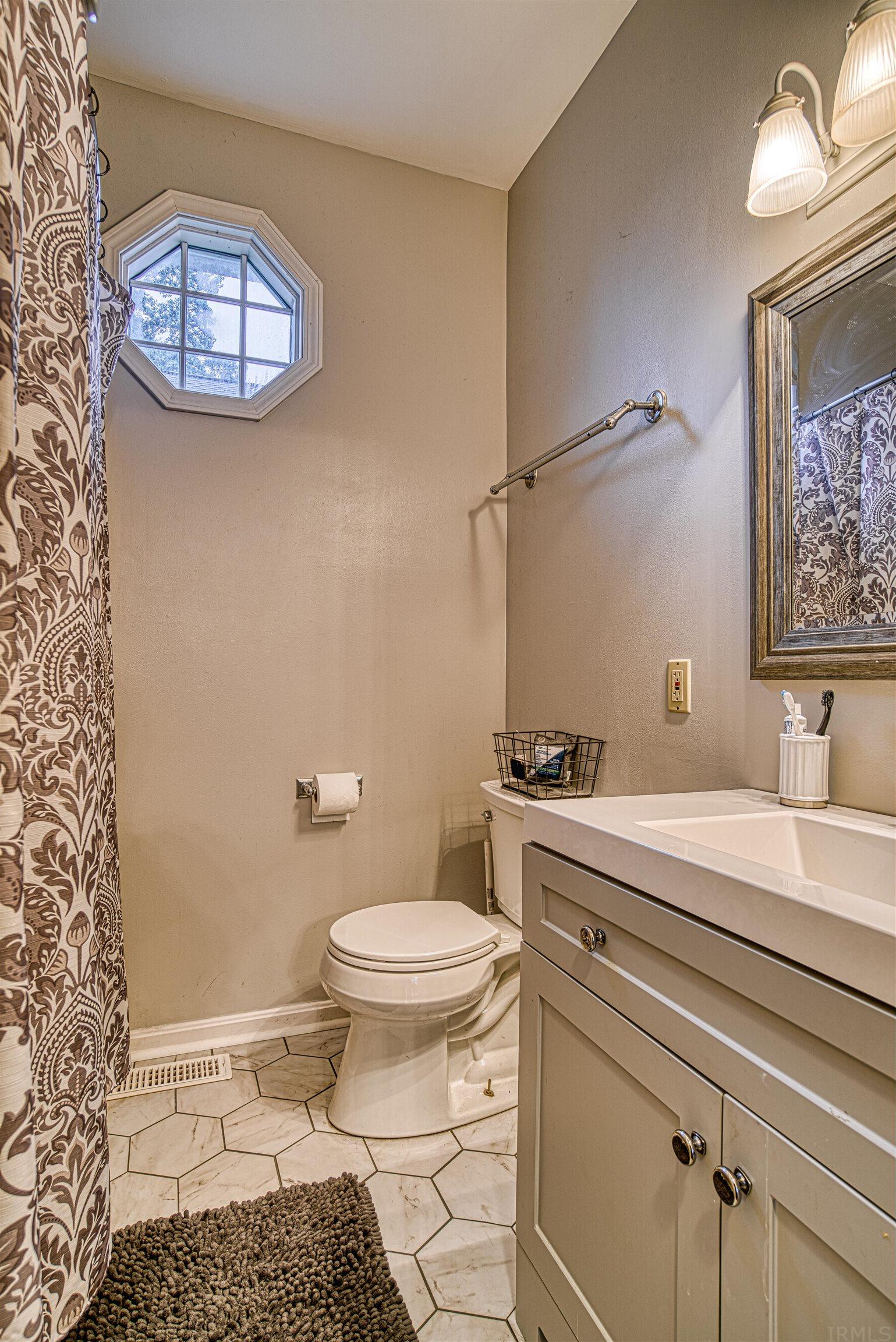 1817 Stringtown Road Evansville, IN 47711 - Photo 21 of 29 Gallery Image 21