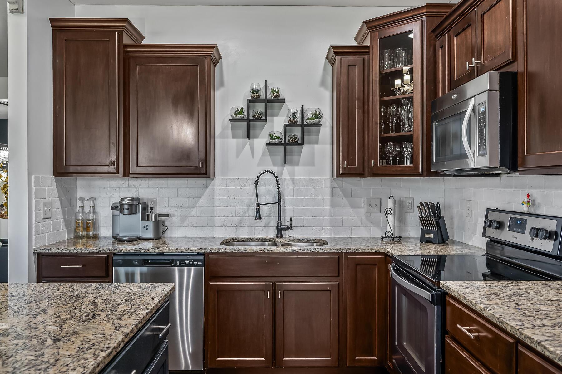 864 Hanover Road Delaware, OH 43015 - Photo 26 of 59 Kitchen