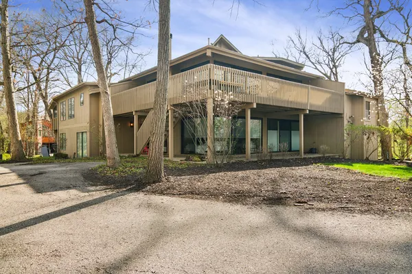 $749,000 | 501 C Abbey Springs Drive, Fontana, WI 53125