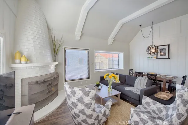 $7,450 | 113 29th Street, Manhattan Beach, CA 90266