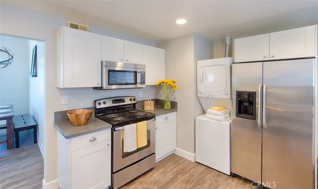 $7,450 | 113 29th Street, Manhattan Beach, CA 90266