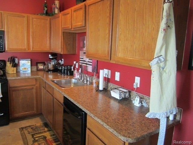 10130 Ridge Run Street, Unit 28 Howell, MI 48855 - Photo 7 of 15 IMG_9641.JPG