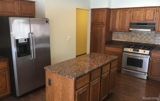 396 Buttercup Drive Rochester, MI 48307 - Photo 4 of 16 Kitchen.jpg
