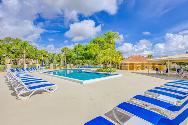$9,500 | 479 Prestwick Circle, Palm Beach Gardens, FL 33418