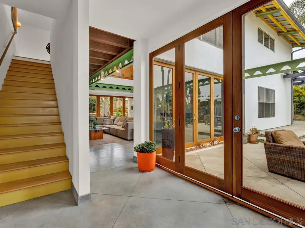 778 Ramona Place Del Mar, CA 92014 - Photo 16 of 72 a view of an entryway