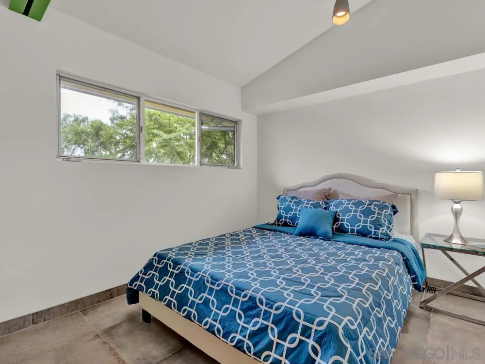 778 Ramona Place Del Mar, CA 92014 - Photo 52 of 72 a bedroom with a large bed and a window