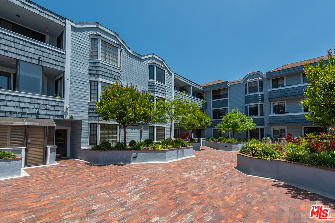 311 Bora Bora Way, Unit 3207 Marina del Rey, CA 90292 - Photo 41 of 54 a view of a building with a garden
