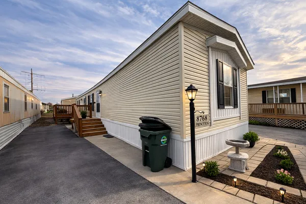 $40,000 | 8766 Pelican Drive, Hodgkins, IL 60525