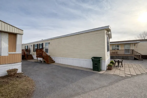 $40,000 | 8766 Pelican Drive, Hodgkins, IL 60525