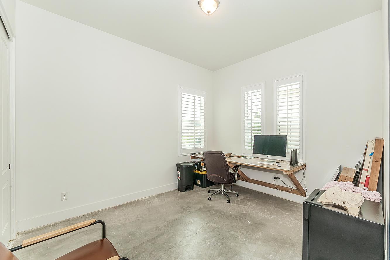 948 Beaver Pond Loop Madera, CA 93636 - Photo 10 of 74