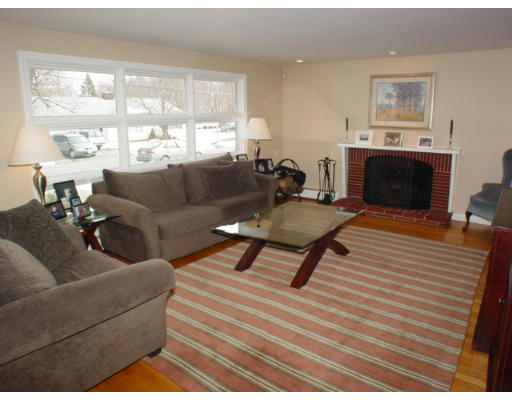 13 Bowdoin Road Andover, MA 01810 - Photo 2 of 14 Gallery Image 2