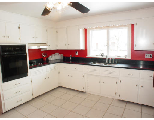 13 Bowdoin Road Andover, MA 01810 - Photo 4 of 14 Gallery Image 4