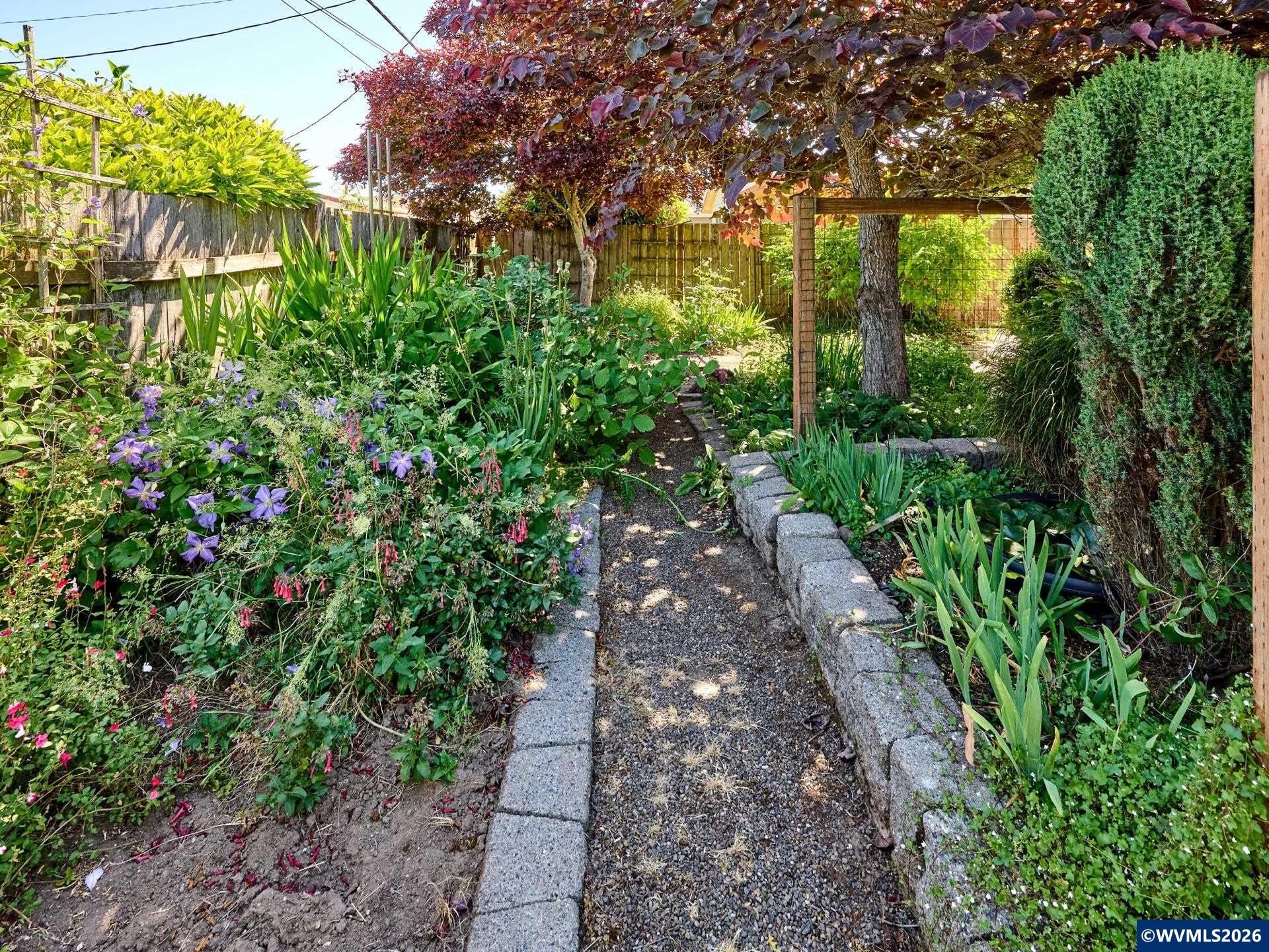 1387 Hampton Way Woodburn, OR 97071 - Photo 23 of 32 Gallery Image 23