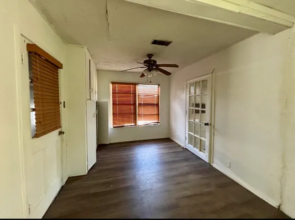 $1,575 | 612 Winding Way Street, Lake Jackson, TX 77566