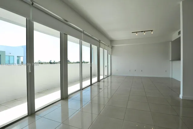 $2,400 | 2694 Inagua Avenue, Unit PH3, Coconut Grove, FL 33133