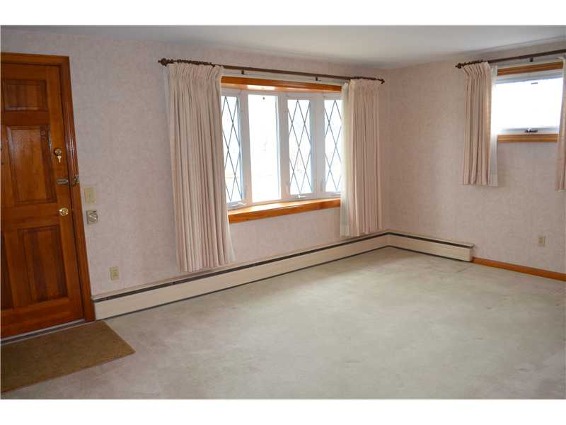 190 Strawberry Field Road Warwick, RI 02886 - Photo 3 of 19 Living Room.