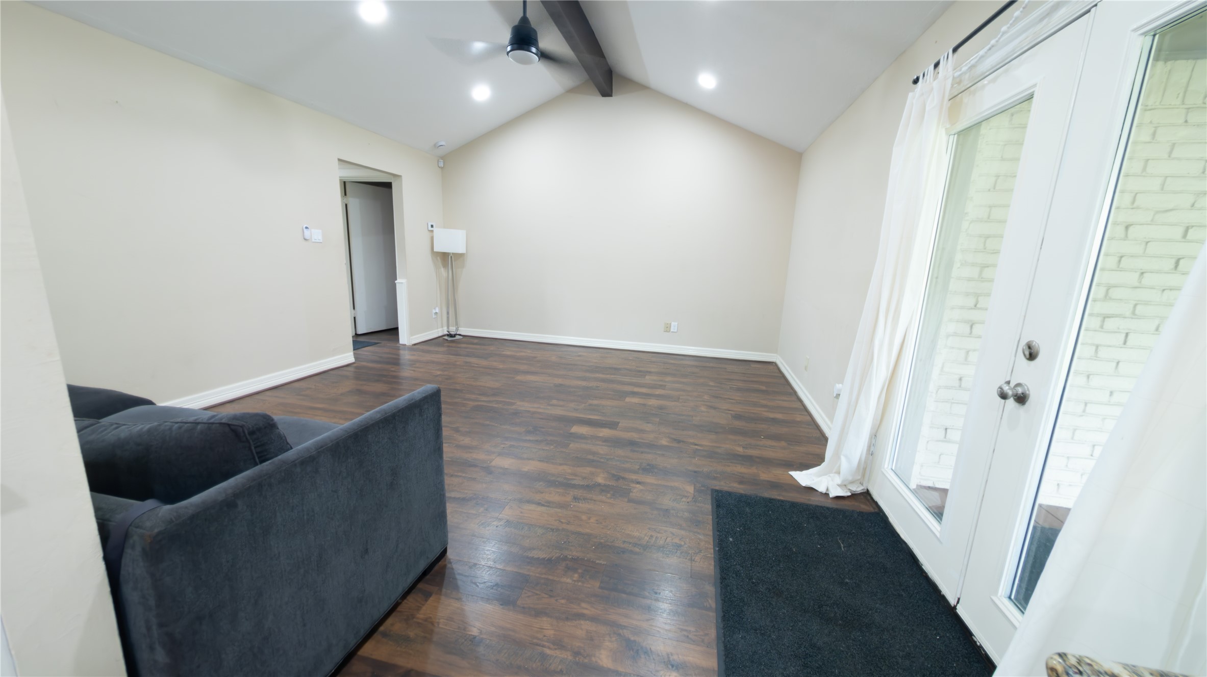 1915 Westlake Road Houston, TX 77062 - Photo 7 of 24 Living Room